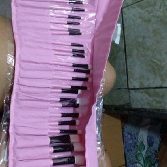 32Pcs Makeup Brush Sets Professional Cosmetics - Picture 3 of 4